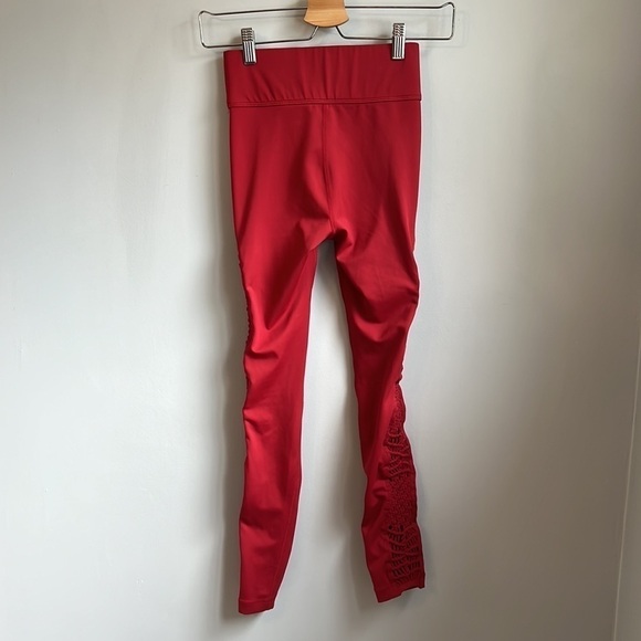 Carbon38 Tanjung Red Dahlia Macrame Leggings SZ XS - Picture 6 of 7